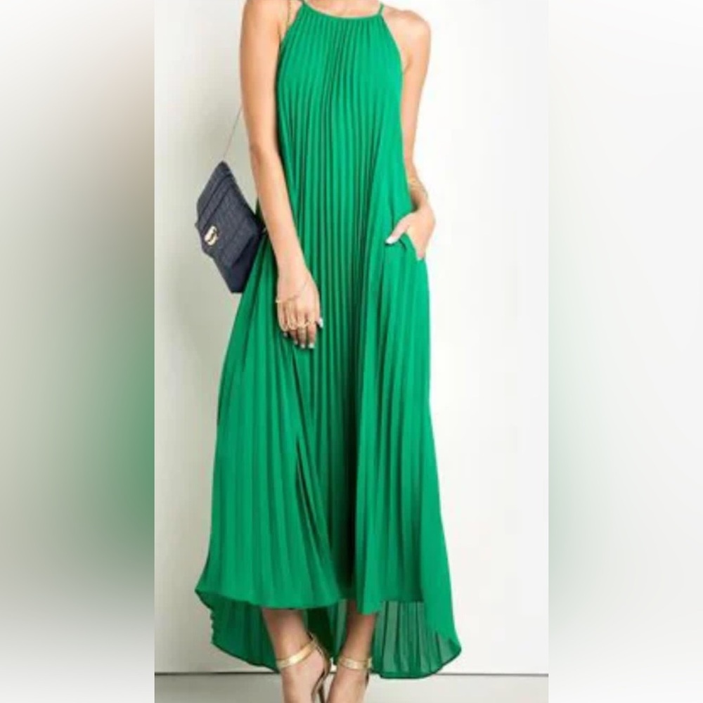 Elegant Green Pleated Dress
